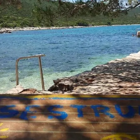 Nyaraló Mediteranski Raj Na Otoku Sestrunju