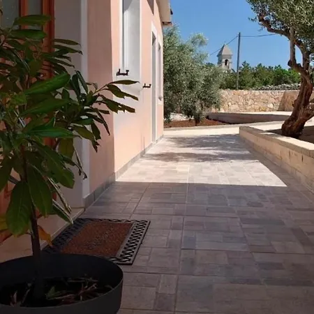 Nyaraló Mediteranski Raj Na Otoku Sestrunju